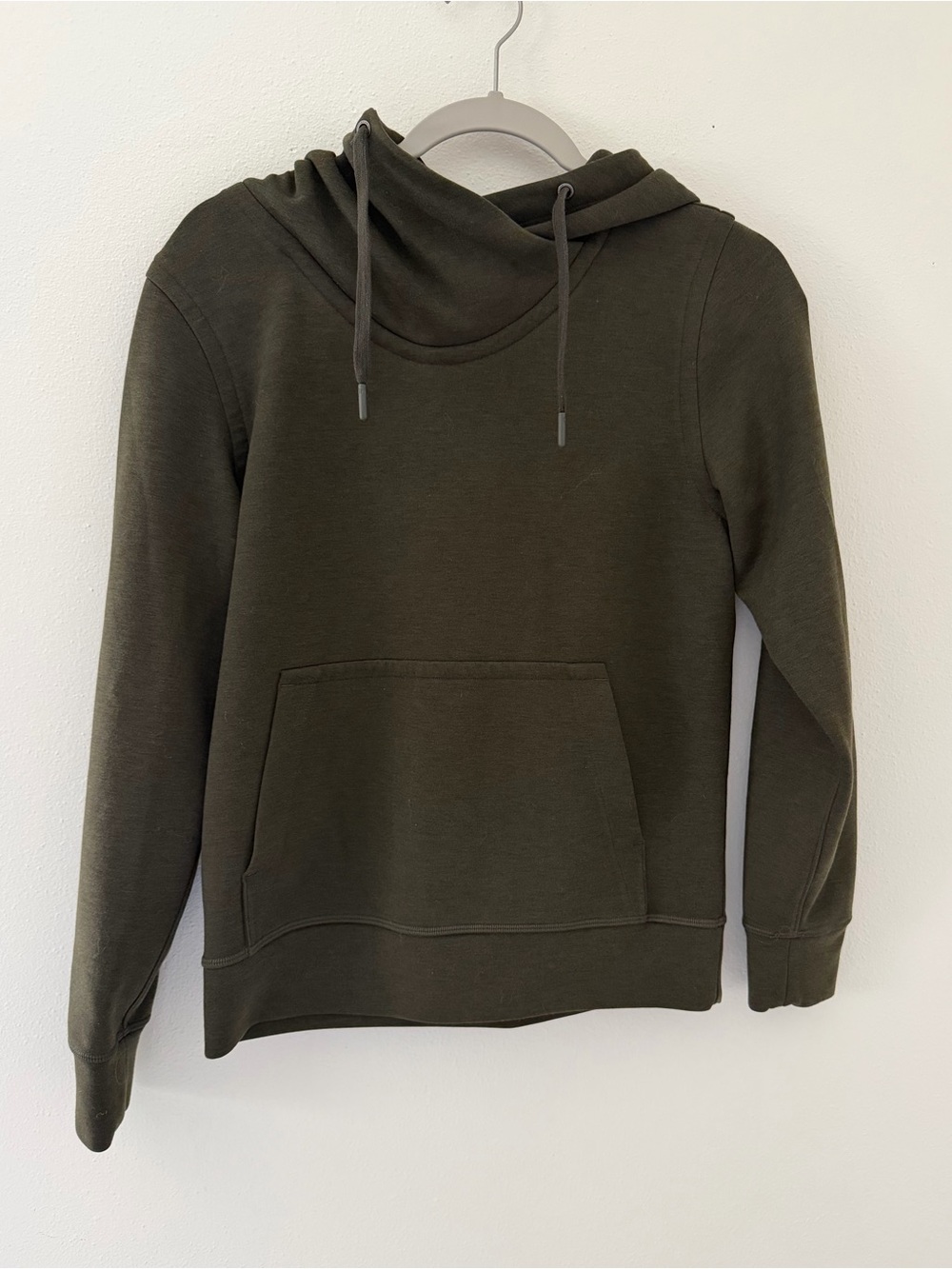 Lululemon City Sleek Streetwear Minimalistic Olive Green Hoodie size 4 (xs/s)